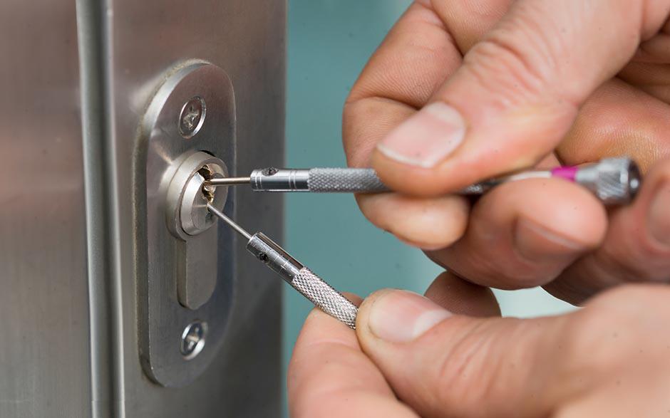 ouvrir une porte fermée à clé Vauréal